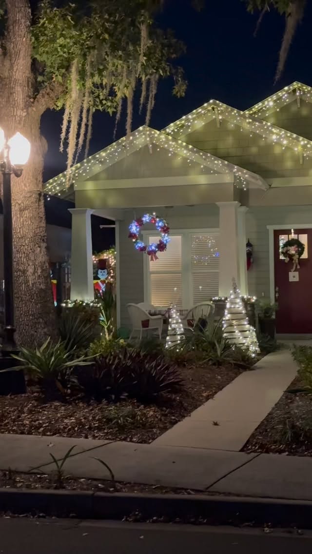 Thank you to everyone who joined us on Wednesday for Christmas in the Garden. ✨
A heartfelt thank-you to our incredible hosts, Tom Abbott and Leon Konieczny, along with Kim and Brian Jones. Your continued support means the world to the Sanford Cultural Guild. 🌿🎄