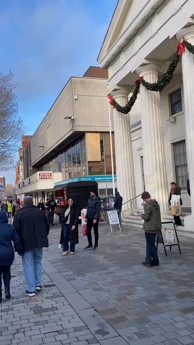 It’s a gorgeous Saturday afternoon in Bedford come along to the Christmas market this afternoon and buy some unique gifts from artisan producers. Happy Saturday! 🎄#discoverbtown #bedford