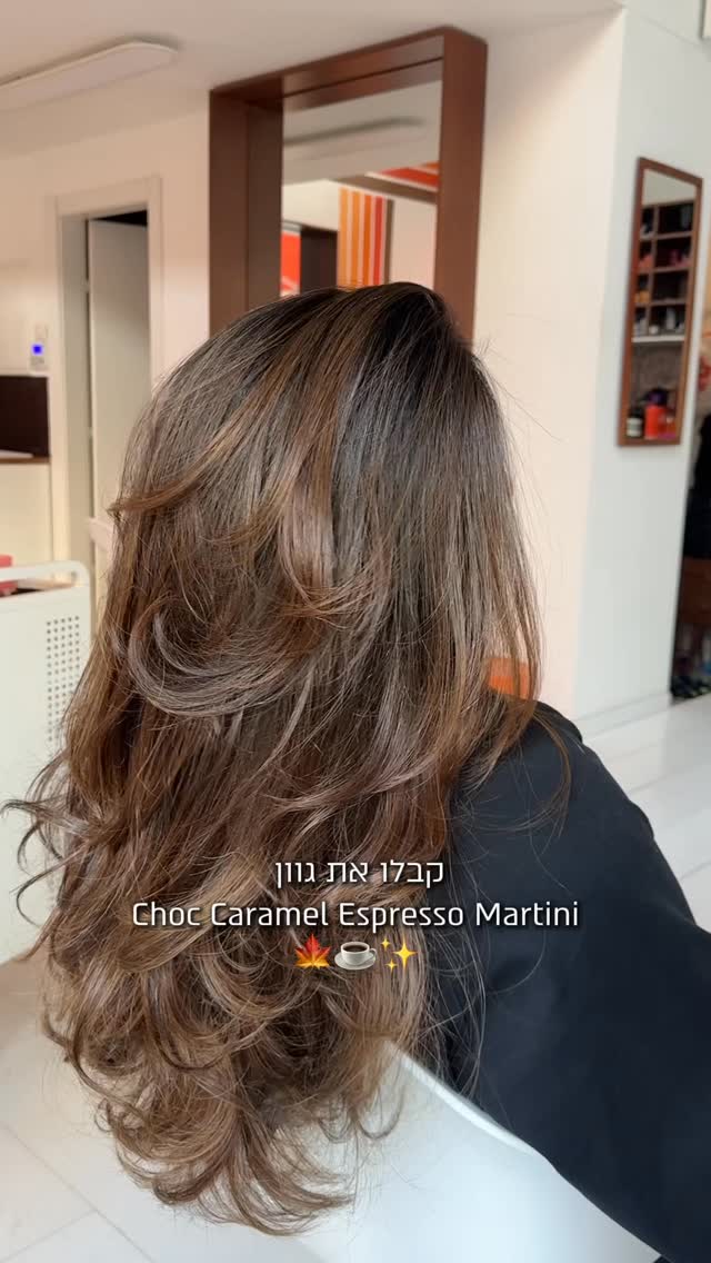 CHOC CARAMEL ESPRESSO MARTINI 🍫☕️🍸🍁
My famous hair colour using only colour and no bleach!
@lorealpro never fails me! And knowing my colour principles too!
#knowledgeispower #loreal #choccaramelespressomartini