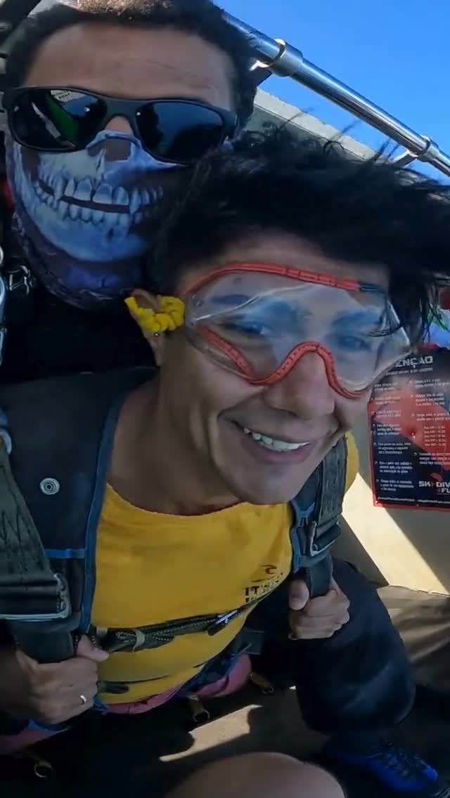 Saltar de paraquedas não é só sobre adrenalina. É sobre vencer o medo, quebrar limites e sentir a liberdade de uma forma que poucas experiências no mundo conseguem oferecer.
Com a Rodrigo Índio Tours, cada detalhe é pensado para que você viva esse momento com total segurança, acompanhamento profissional e uma experiência que começa antes do salto e continua muito depois do pouso.
A porta do avião abre. O coração acelera. O vento toma conta. E em poucos segundos, você entende o que é estar realmente vivo.
Se você quer viver algo que vai marcar a sua história, o salto de paraquedas é o próximo passo.
Viva essa experiência com a Rodrigo Índio Tours e transforme o seu jeito de ver o mundo.
#paraquedismo #riodejaneiro #rj #adrenalina #aventura
