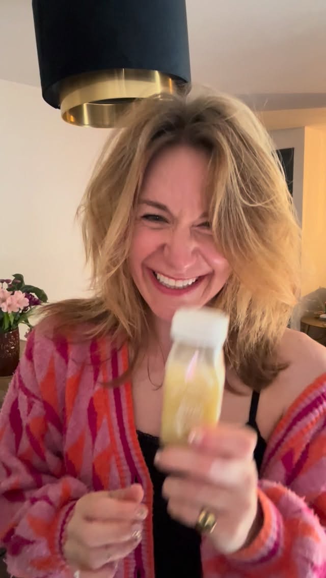 FIGHTING GERMS 🦠 🎤✨
I always dread this time of year as it’s germ season, the fear is always loosing my voice, letting people down at gigs and not firing on all cylinders.
Fear not though, I will not be defeated! After feeling a little under the weather over the last week I thought I’d share my main tips for telling those nasty germs to do one!
Lots of love
Sarah x
.
.
.
.
.
.
#sarahjonesjazz #jazzsinger #jazzvocalist #singer #fightingfit
Check out @theisleofcc for beautiful mellow tones and beats. ❤️✨