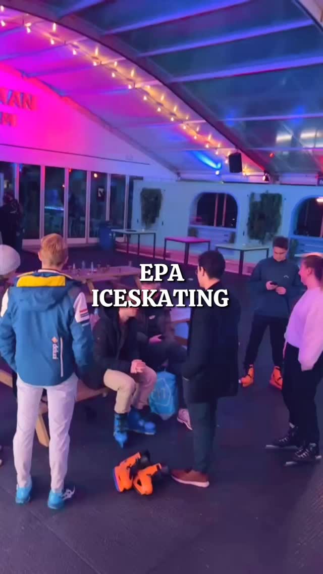 โ๏ธโธ๏ธIce skating Recapโธ๏ธโ๏ธ
Last Thursday we went ice skating at Schaatsbaan Rotterdam! We tried our hand at the famous Dutch sport. Some skating, some falling, lots of laughs- and of course, karaoke ๐ค