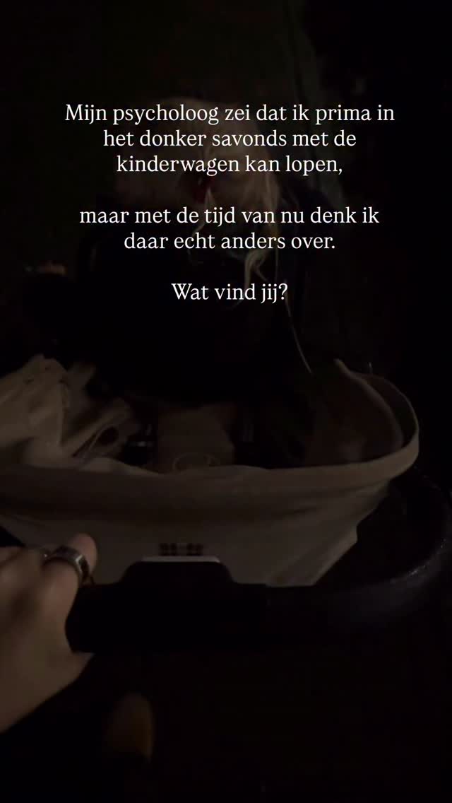 Ik voel vaak angst in het donker / schemer, zeker als ik in een donker stukje loop wat verder van de drukke weg of het verlichte centrum.
Sinds ik moeder ben ervaar ik meer angst en meer angst gedachten. Maar tot wanneer zijn het gezonde angst gedachten en wanneer is het te veel?
Wanneer moet je er naar luisteren en wanneer krijg je een te beperkt leven?
Mijn psycholoog vind dat ik prima in het donker savonds kan lopen met de kinderwagen, ook in zon donker stukje. Terwijl ik écht een verhoogde hartslag bemerk.
Als ik alleen ben, zonder kinderwagen heb ik hier totaal geen last van. Ik voel me zoveel kwetsbaarder met een kindje.
Wat vind jij?