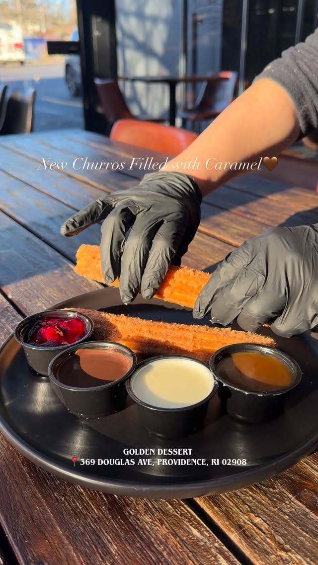 Churro lovers, this is NOT a drill! Plain or dulce de leche🤎 Come get the sweetest treat in town!🙂↔️
#churro #dulcedeleche #providence #rhodeisland #downtownprovidence #rhodeislander
