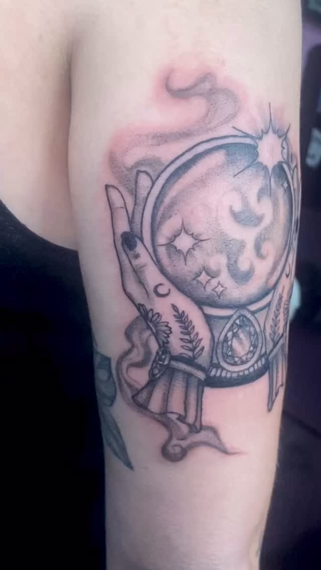 The crystal ball 🔮 love tattooing sparklies