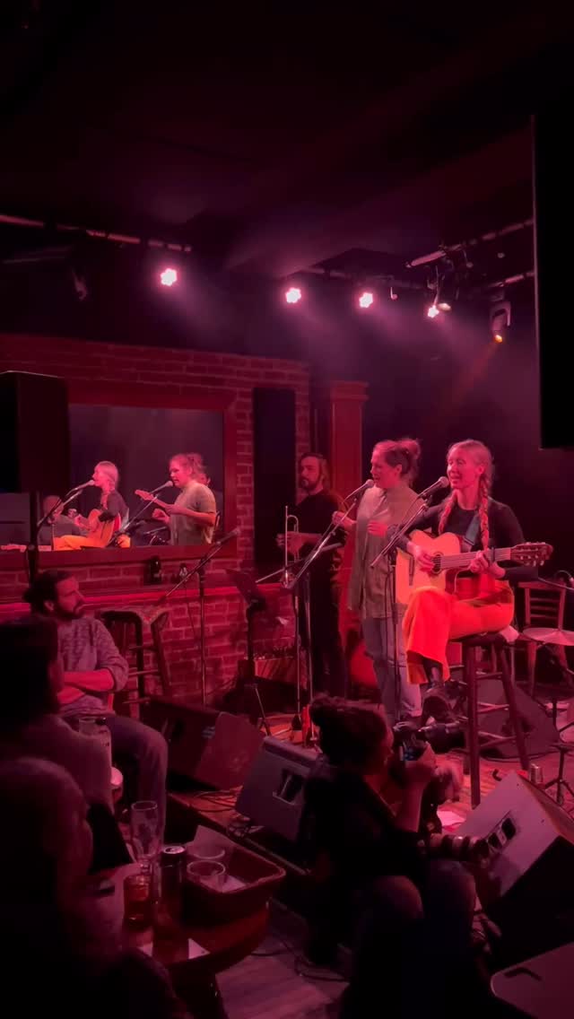 It seams like “Invisible Sword” is one of my songs that you have been listening to the most this last year. Thank you for grooving along to this little homage to our inner warrior ✨🗡️
(And a special Thank you to @putumayo_world_music for helping this song find new audiences around the world)
Here is a little throwback to a magical night at @verrebouteille one rainy night back in November.
Shoutout to the incredible band 🔥
Trumpet: @guillaume.garant
Backing Vocals: @bellegrandfille
Electric Guitar: @marcuslowrymusic
Bass: @lucasmelo17
Percussion: @saulo_olmedo_evans
📸 @ioana_bomioa
@fikasfest_montreal
#indiefolk #altindie #folk #montrealmusic #newalbum #albumrelease #livemusic #canadamusic #norwegianartist #newmusic #norskmusikk