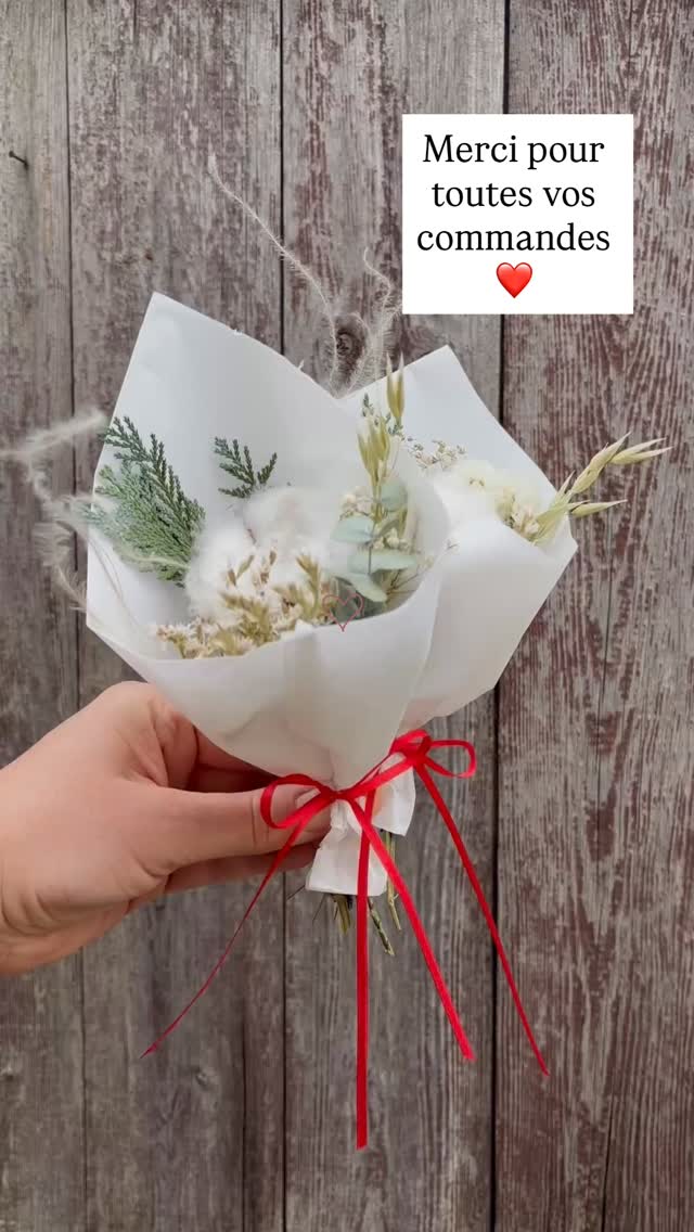 {❤️} Merci pour vos commandes de ces derniers jours!
Pour vous remercier: un mini bouquet est glissé dans chaque colis !🎁
Boutique en bio!
#cadeaunoel #boxdiy #fleursechee