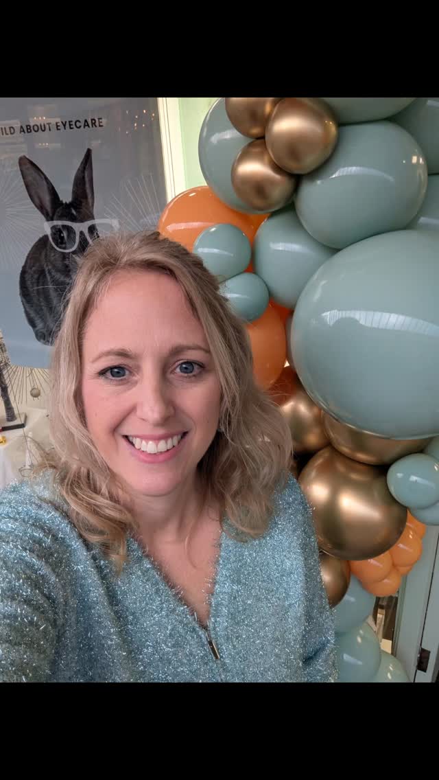 💚 Another brilliant day @haineandsmith yesterday helping them celebrate their 50th Anniversary, this time in Calne.
💜 Colour analysis sits so well with choosing the right frames, they're right on your face so need to be a flattering shade. I enjoyed trying some purple frames in-between helping clients chose their best colours.
💚 I've been loving working with @haineandsmith this year, so much so it seems I now match the new branding 😅
#colourwithconfidence #wiltshire #opticans #independentopticians #glassesstylist