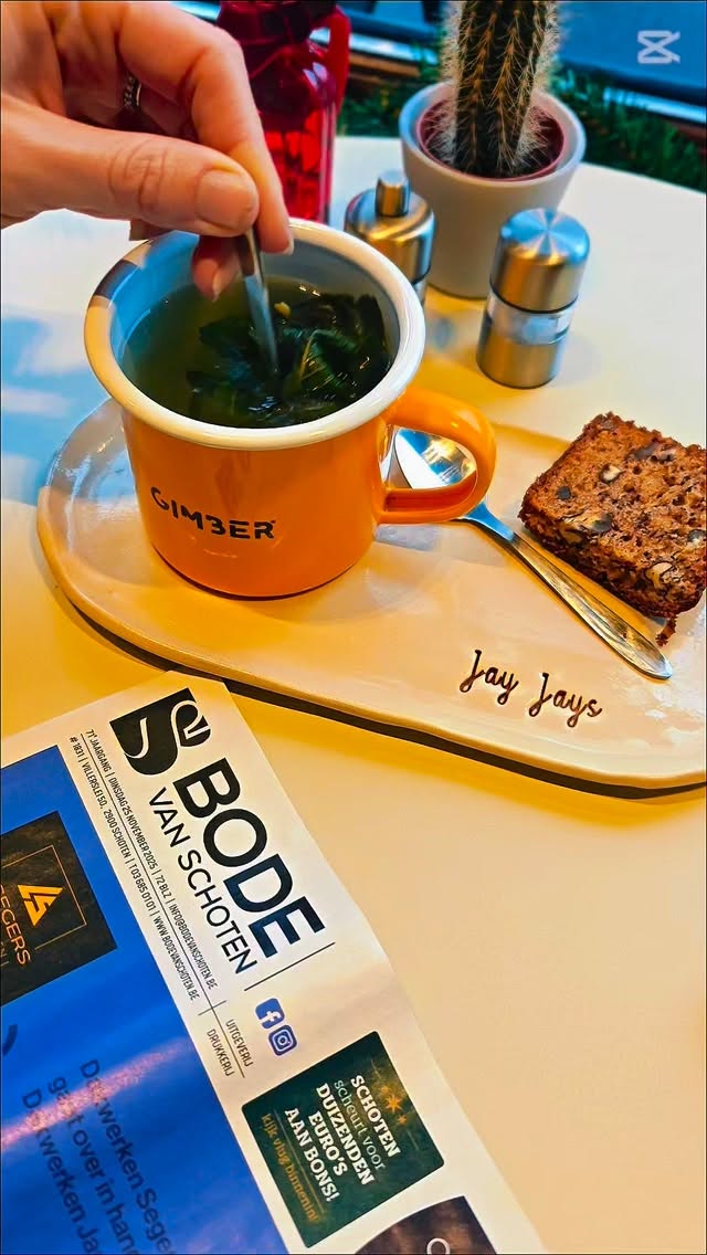 Al gezien? 👀🕵️♀️
Schoten Scheurt… en JayJays doet mee! 😎
Bij een all-in ontbijt krijg je een gratis cava of vers sapje. 🤩
🎟️ Breng je bon mee en geef hem af bij je bezoek.
Reserveer je plekje via onze website & kom heerlijk genieten van een zalig ontbijt bij JayJays. 🍳💛
#genietvanschoten #bodevanschoten #schotenscheurt #JayJays #genieten