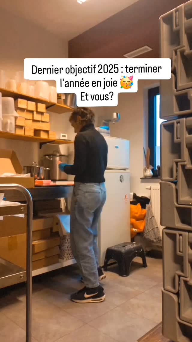 On en parlait ce matin, 2025 a été une année forte en émotions. ( Pour pas dire une année de merde 😅)
Mais vous savez quoi? J'ai décidé que chacune de ces épreuves allaient me rendre plus forte et encore plus love de la vie. 💪🥳
Tu viens la célébrer avec moi?
❤️