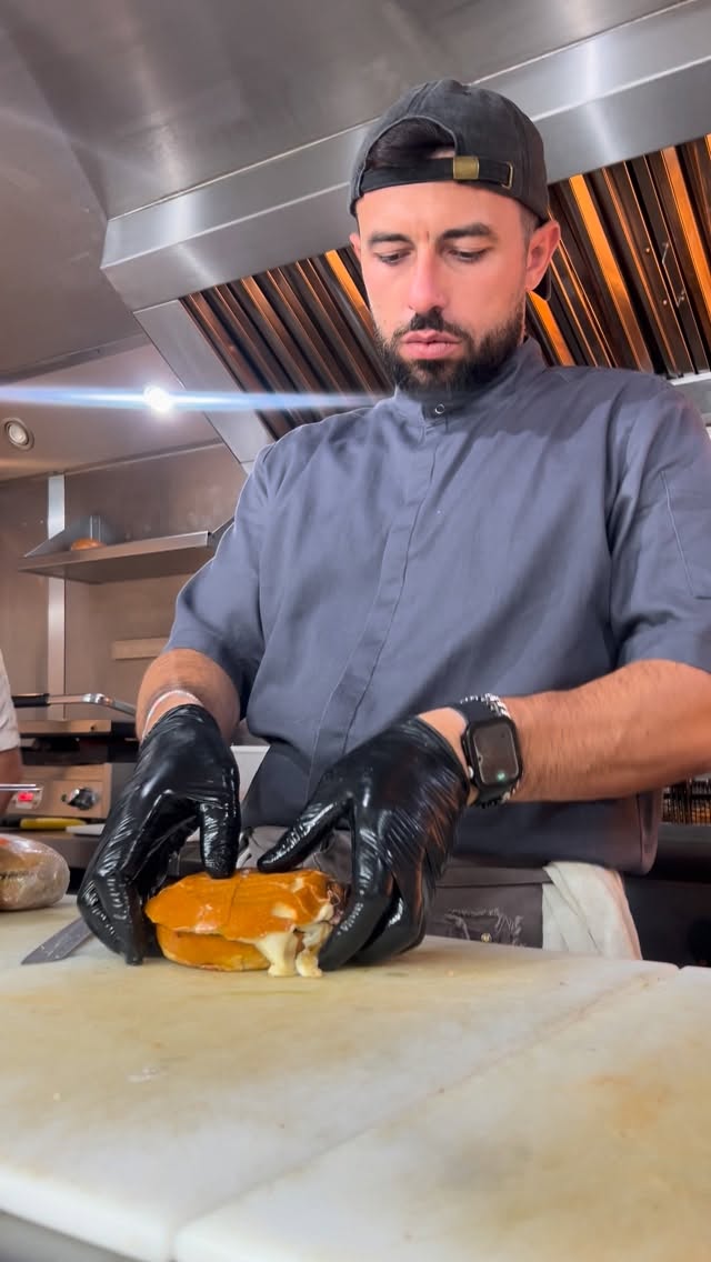 Melted cheese that stretches like a dream 😍
Come and try it at Spitalfields Market — or order online (link in bio)!
#MammasGoodies #CheesePull #MeltedCheese #LondonFoodies #SpitalfieldsMarket #CheeseLovers #PaniniLove #ItalianStreetFood #FoodieLondon #LondonEats #CheesyGoodness #OrderOnline