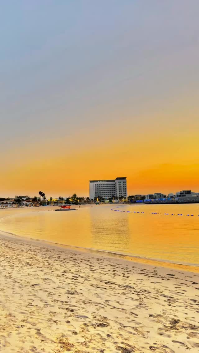 Rove La Mer Beach
Modern design, a relaxed vibe, beachfront access, and a perfect base for creative city escapes.
#rovelamer #lamerbeachdubai #rovehotels #dubaihotels #hotelphotography