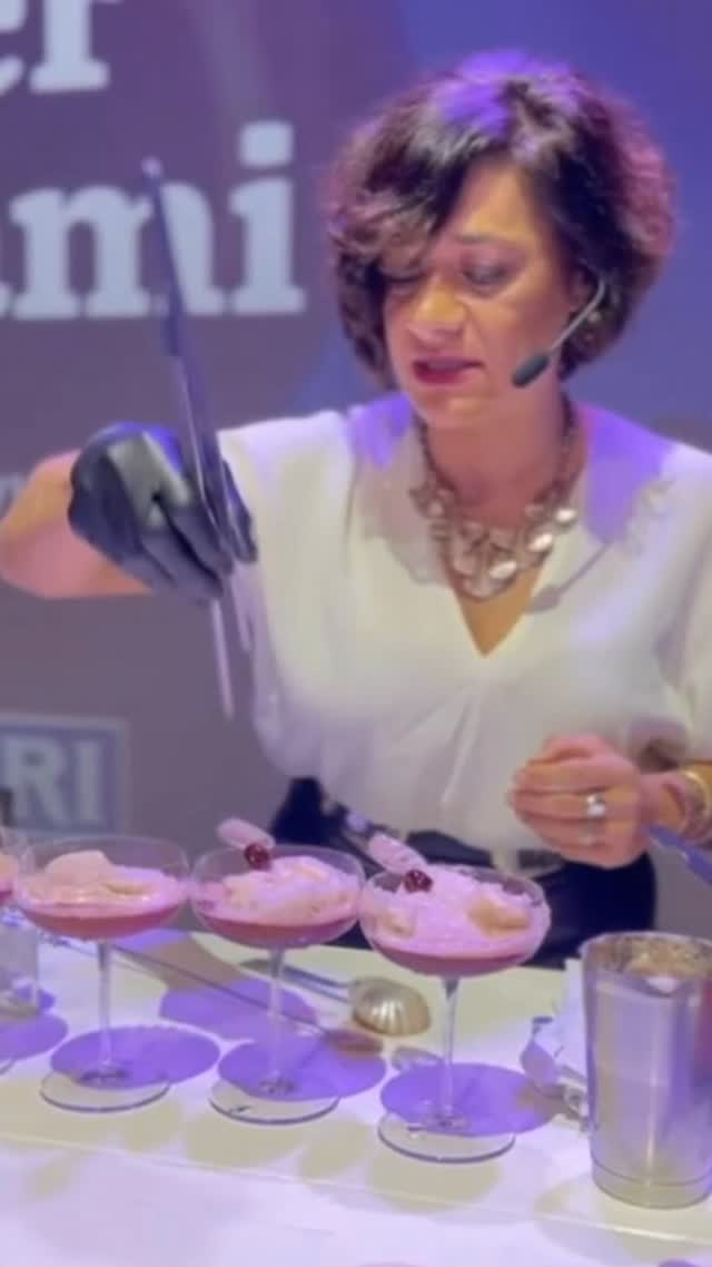 @fabbri1905 @fabbrimixology @ladyamarena2025
Grazie per una esperienza da sogno ♥️
#cocktails #drinks #bar #instagood #italy #bartender #photooftheday #drinkup #mixology #wine #cocktailbar #love #food #bartender #aperitivo #beer #bartenderlife