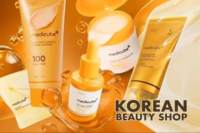 Manchas que se pegan como chicle, tono apagado y piel “sin luz”: Hoy toca plan 𝗯𝗿𝗶𝗹𝗹𝗼 𝗰𝗼𝗻 𝗶𝗻𝘁𝗲𝗻𝗰𝗶ó𝗻 ✨
𝗠𝗲𝗱𝗶𝗰𝘂𝗯𝗲 𝗖ú𝗿𝗰𝘂𝗺𝗮 + Á𝗰𝗶𝗱𝗼 𝗞ó𝗷𝗶𝗰𝗼 es la gama que se mete de frente con la falta de luminosidad y el tono irregular para revelar una piel más clara, más uniforme y con ese glow sano que se nota.
✚ luminosidad
tono ✚ uniforme
textura ✚ suave
Tu piel no necesita más pasos, necesita más luz ✨ Descubre la gama completa @koreanbeautyshop_eu #medicube #pielapagada #pielconfaltadeluminosidad #pielopaca #marcasdeacne #manchas #manchasocuras #Niacinamida #cosmeticacoreanaespaña #cosmeticacoreana #kbeautyspain #KbeautyPortugal #skincare #rutinafacial #tratamientofacial #cuidadofacial #pielradiante #glowskin #texturasuave #acidokojico #glowup #hiperpigmentacion #postacne #manchaspostacne #manchasdesol #tonodesigual #acneadulto #pielmixta #pielgrasa