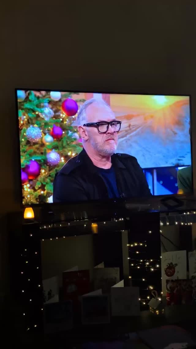 Love this Greg Davies talking about turning the Christmas lights on in our small town of Wem 🌲🌟🎄🕯️on @bbcone @bbctheoneshow #northshropshire #wem #bedandbreakfast #nationwide #edstaston