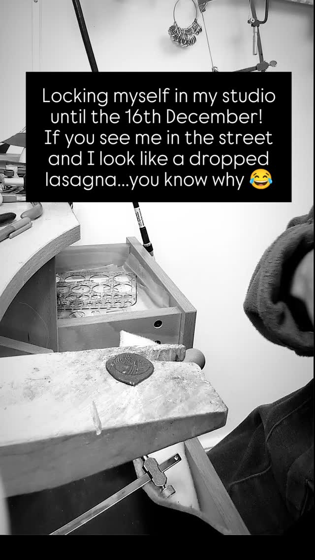 FYI 😂
My last market is over and I'm hurtling towards the finish line on the 16th December!! So much to do not made any less stressful with Royal Mail not delivering my bullion order (£700 worth 😫!) and it being sat in a ten day delay in Birmingham sorting office 😫🤦.... Every. Single. Christmas. It will be rectified, I just have the unpleasant wait until it's classed as "lost" or it's delivered... I have to say, when I saw an advert for a Royal Mail "win a share of £500,000" promotion on the TV yesterday I burst out laughing! They can't manage delivering a Special delivery parcel (their top product) how on earth can they execute that promotion 😂😂😂
#handmadejewellery #smallbusiness #custommade