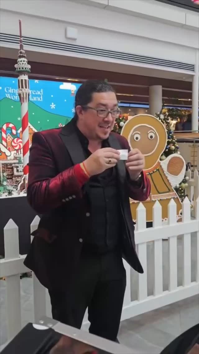 This is why I love performing magic.
The sheer joy on this lovely girl’s face today at @skycityakl absolutely made my day. She was completely captivated by the close-up magic, and watching her reactions reminded me exactly why I do what I do.
I noticed her parents filming from the side, so I asked if I could take a look—she was just perfect. To my delight, they not only shared the video with me, but kindly gave me permission to share it with all of you too.
Moments like this are pure magic. ❤️