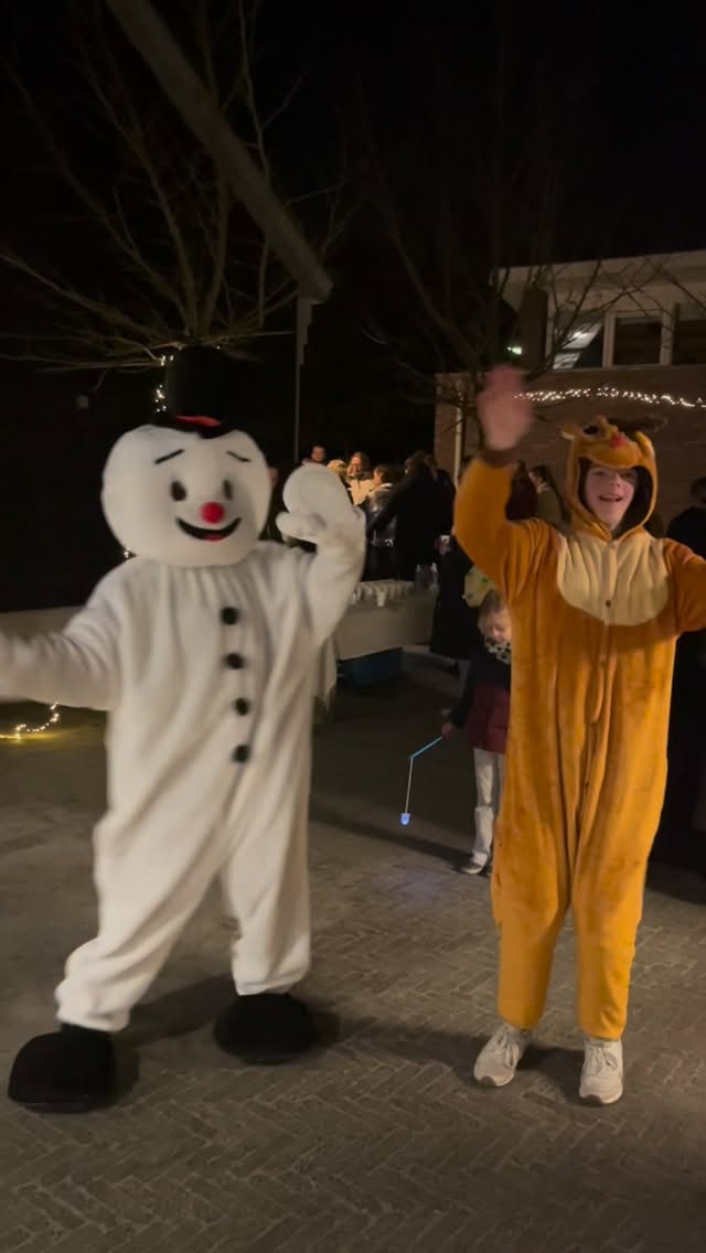 LEUSDEN - Duizenden lichtjes. Eén verhaal..
Samen, in het donker, op weg naar het Licht. ✨🎄