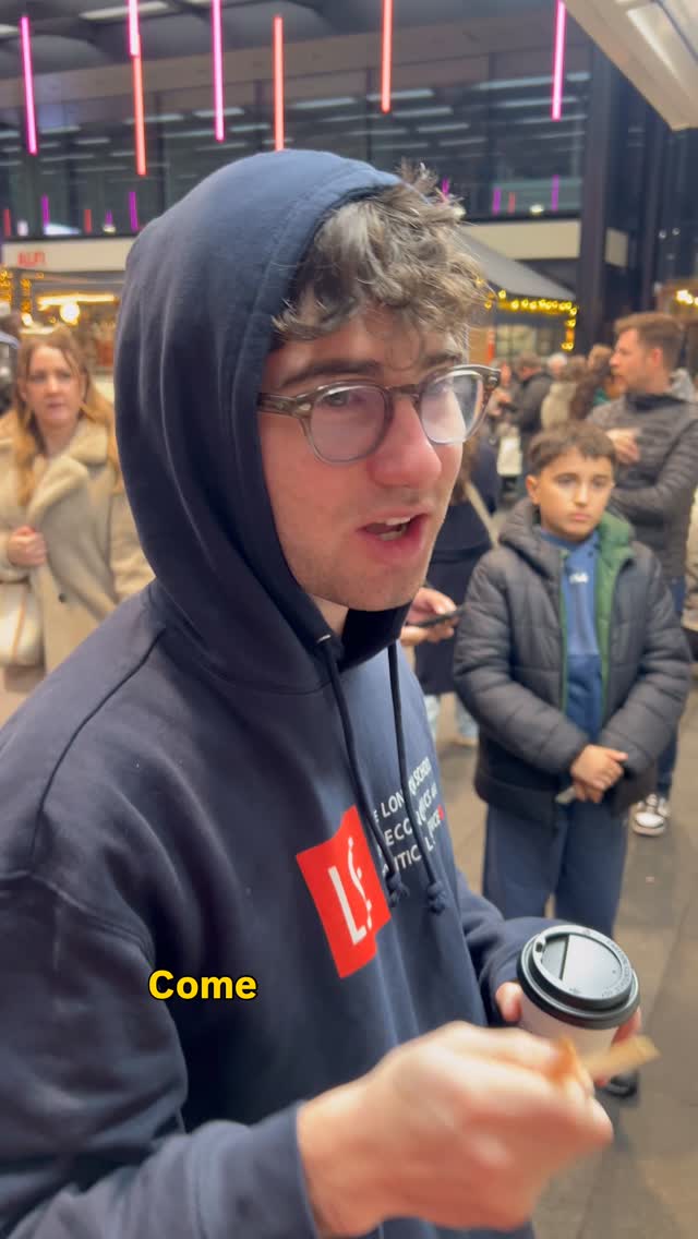 Our neighbourhood gourmet stopped by… and we put our homemade sauces to the test
… and the reaction says it all 😎
Dip them with our crispy fries, available in-store or online! 🫶
#MammasGoodies #ItalianVibes #SauceReview #CrispyFries #LondonEats #SpitalfieldsMarket #OrderOnline