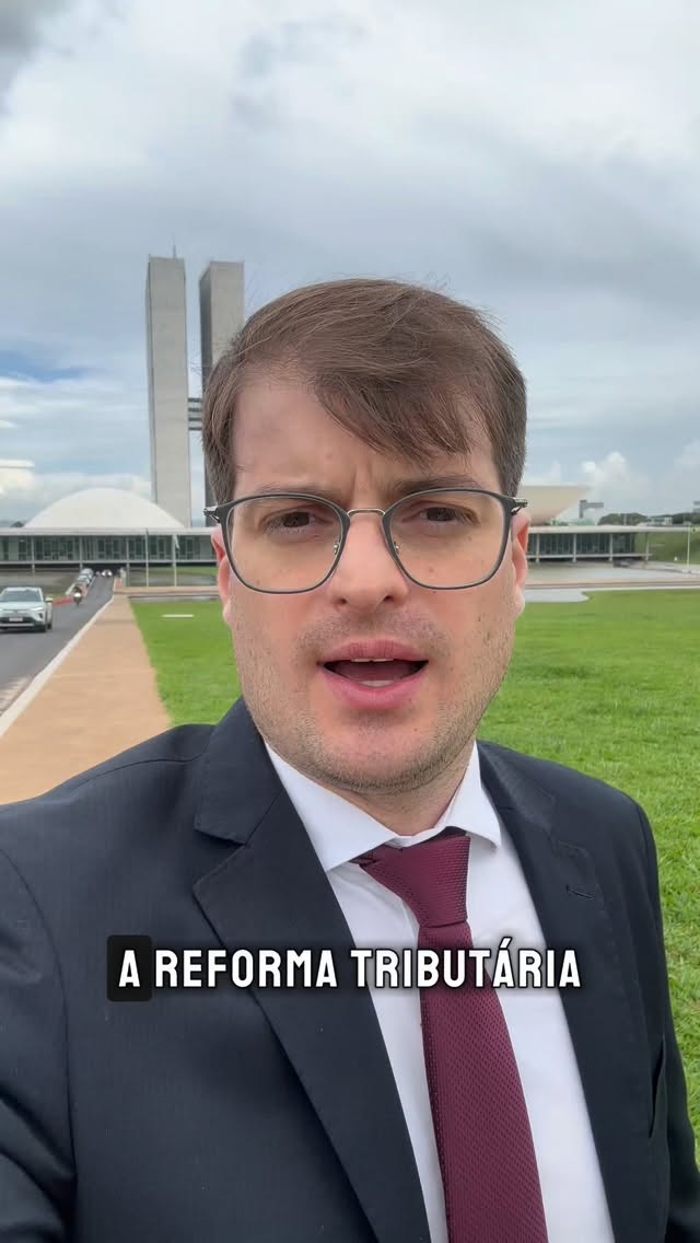 🔵 A Reforma Tributária já tem data para começar: 2026.
E ela vai transformar profundamente a forma como o contribuinte recolhe seus impostos no Brasil.
Gravei este vídeo diretamente de Brasília, em frente ao Congresso Nacional, o centro onde estão sendo discutidos e regulamentados os detalhes dessa grande mudança. Estamos acompanhando de perto cada etapa para orientar empresários e profissionais sobre o que realmente vem por aí.
A transição para o novo modelo, com IBS e CBS, exigirá adaptação, planejamento e informação. Meu objetivo é trazer clareza e antecipar o que você precisa saber para se preparar com segurança.
👉 Assista ao vídeo e entenda o que muda na prática.
📩 Se quiser receber atualizações e materiais completos sobre a Reforma, me chama no direct.
#ReformaTributária #CongressoNacional #Brasília