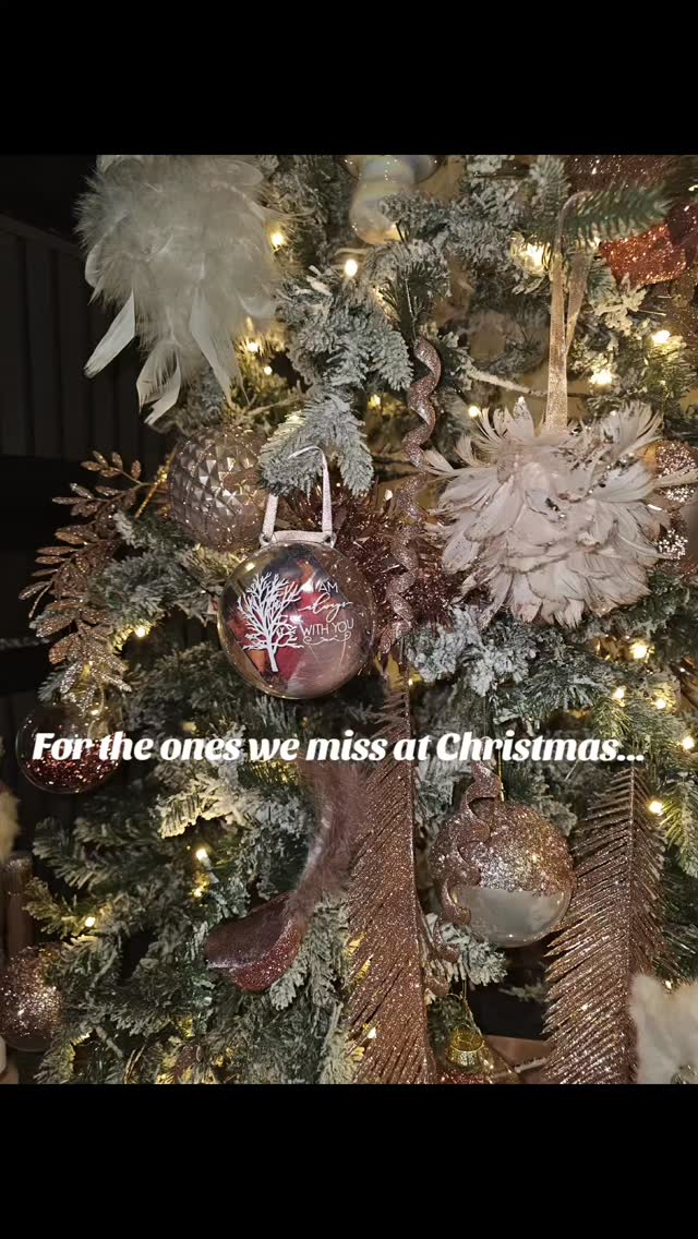 Personalised memorial baubles , handmade with love,
for the ones we miss at Christmas 🕊️
Comment BAUBLE to order ✨
#christmasbaubles #memorybauble #missingyoualways #seeyouagain