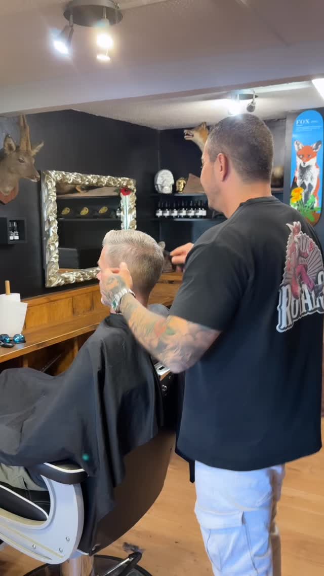 Perfecting the perfect quiff after a fresh trim!
We’d never let you leave without looking your very best. A touch of wax or gel, a few sweeps of our trusty comb and your hair is styled to perfection.
Ready for the day ahead!
#royalsbarbershop #barbershoproyals