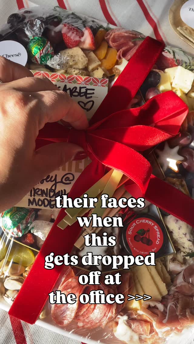 gift your clients right && take them to another world with epic charcuterie platters!
🕺🏻🚀🪩🎁🪐🧀
#christmasideas #jonhamm #charcuterie