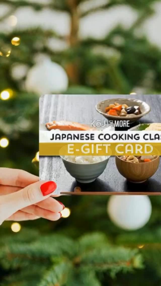 Struggling to find a gift for the person who has everything? 🤔 I just wrote a guide on why Experience Gifts might be the answer you’re looking for! (Spoiler: Science says they make us happier than ‘stuff’!)
Read the full post on the blog to see why a Japanese Cooking Class is the ultimate clutter-free, gut-healthy gift this year. 🎁✨
Link in bio to read & shop gift cards!