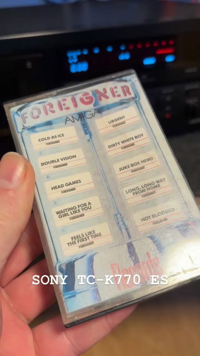 Sony TC-K 770 ES… Spitzen Tapedeck aus 1991. Ausgerüstet mit Dual-Capstan, MPX-Filter, Hinterband-Kontrolle, Titelsuchlauf usw. Bei dem Kollegen hier wurde das Laufwerk komplett zerlegt und gereinigt, neue Riemen verbaut und eingemessen. Der Gleichlauf entspricht auch wieder der Werksangabe. 😎
#vintageaudiomd #vintageaudio #vintageaudiorepair #vintagehifi #sony