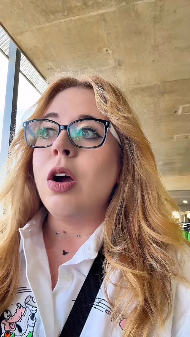 I’m so happy I found out about this trunk show! If you were in the Orlando area this weekend, it’s not too late to secure your goodies for the holidays. They did sell out of monorail necklaces today, hopefully more will be at the trunk show first thing in the morning tomorrow. Should I go back and get earrings tomorrow? 🤔 #crislu #disneyworld #disneysprings #trunkshow #comeshopwithme 