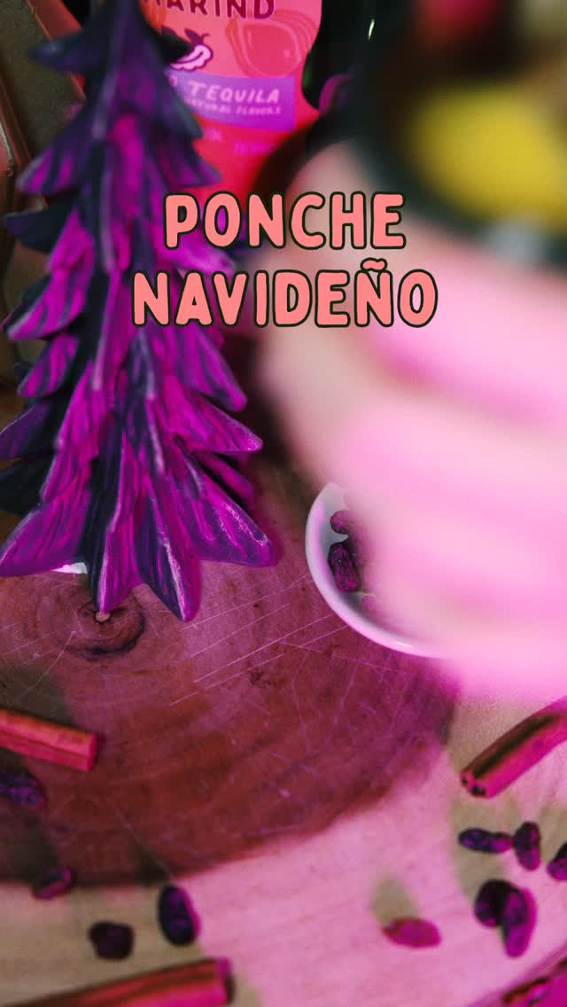 it’s not Christmas without a whole bunch of ponche 💖 Feliz Navidad, y’all
#christmacocktail #cocktail #mexicancocktail #ponche #christmas