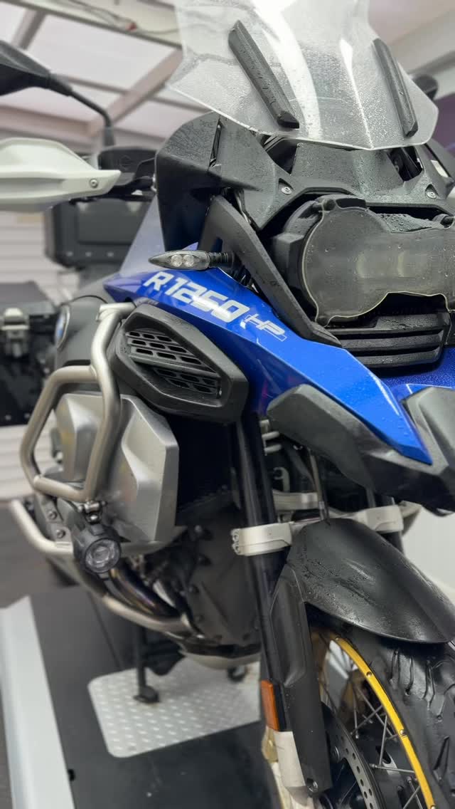 A great day today working on this install for the BMW R1250GSA, with a few little extras…
- LoneRider MotoLights
- Hex EZCan controller
- Denali soundbomb split horn with the new V2 mounts for the R1250’s
- Handguard extenders (clear) from GS Accessories
- We used the awesome Hex Innovate GS911 tool to unlock the sports screen, sports dash and sexy blue carbon on fibre effect menu icons
- Unlocked 5stage heated grips rather than the standard 2 stage
- Unlocked the newer M Logo startup animation
- Activated the front indicators as running lights
Also was happy to take some time and showcase the Dynamic pro settings on the bike and other settings that were available on the bike!
As always, it’s a pleasure and privilege to work on your Bikes and we are happy to pass on our experience and any helpful hints and tips you may benefit from
Thanks for travelling over to see us and looking forward to seeing you back in the New Year for the next upgrades
Stay safe and keep it Shiny Side Up!
@loneridergear @hexinnovate @denali_electronics @bmwmotorrad