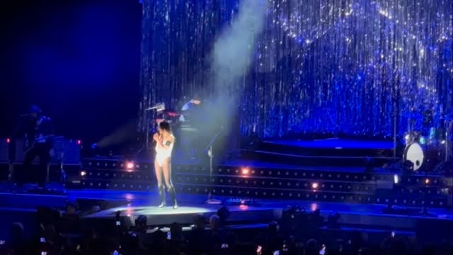 On an emotional day, one of my favourite ever songs..seeing this live really was special, and a fitting song to remember my dad @wolfaliceband #thelastmanonearth #livemusic