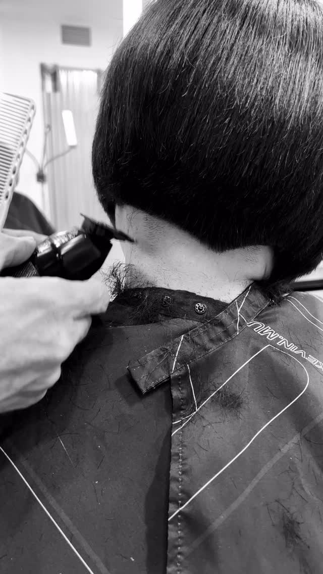 When your client wants a super sharp bob
#OldTownAlexandria #AlexandriaVA #DCsalon #DMVhair
