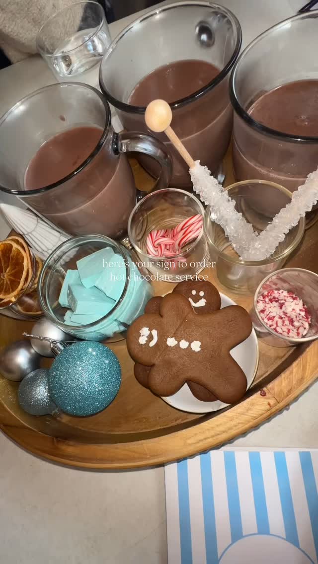 Any other hot chocolate lovers out there? This hot cocoa spread @pizzeria.portofino was the perfect cold weather activity. ❄️☕️
#chicago #chicagofood #chicagorestaurants #chicagocoffee