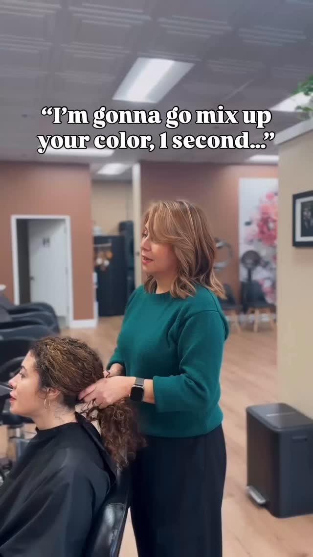 Little behind the scenes of what “mixing up your color” may look like 😂 We do what we gotta do!
.
.
.
.
.
#artehairstudio #bellevuehair #bellevuesalon #bellevuehairsalon #salonhumor