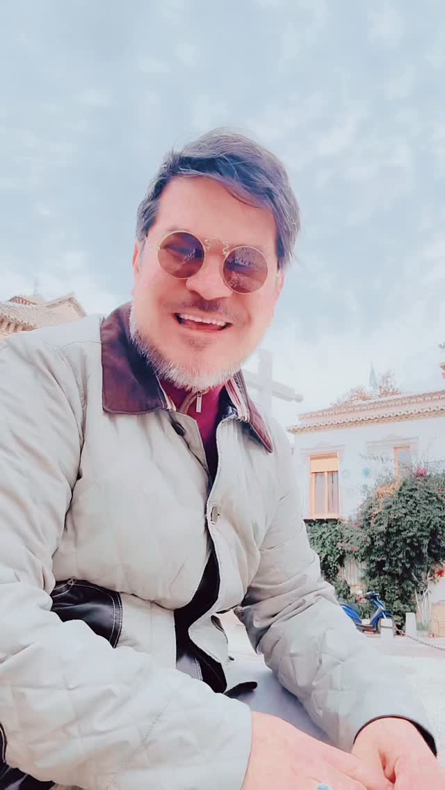 Un perfume infalible para la temporada navideña: Knus!
Knus representa la sencillez de un momento especial, donde tomar chocolate y café, con galletas especulas recién horneadas al lado de una chimenea, nos transporta a un ambiente acogedor, que puede quedar en el tiempo como un recuerdo de unión y complicidad familiar ❤️
Sabías que Knus en holandés significa acogedor y que el danés significa abrazo?
#ricardoramosperfumesdeautor #knus #christmasscent #artisticperfumery #spain