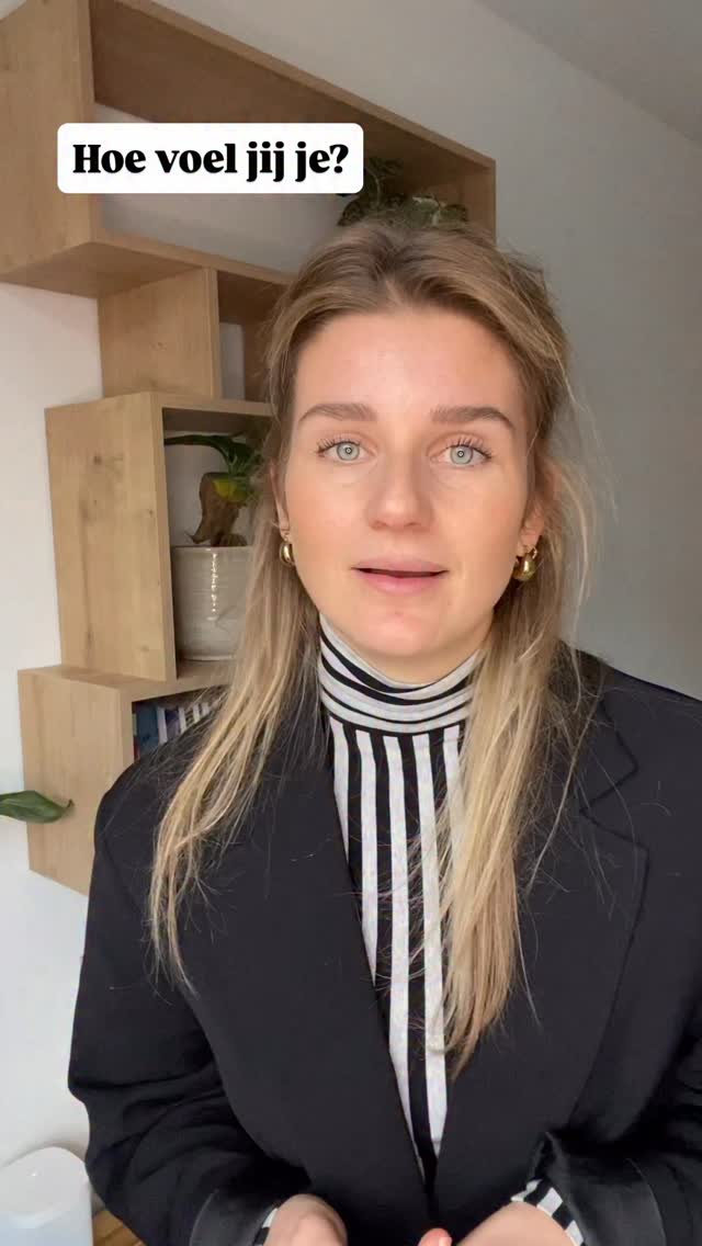 💫Merk je dat je je sneller moe, somber of overweldigd voelt in deze periode?
Dat is niet gek: weinig daglicht ☀️ zoals in deze wintermaanden beïnvloedt je energie, je hormonen en je stemming.
We horen dit van veel ouders terug, zeker in deze drukke maanden rondom de feestdagen. Je bent niet de enige!
❣️In deze reel deel ik 3 praktische tips die je direct kunt toepassen om een beetje voor jezelf te zorgen als ouder.
Voel jij je vaker somber, gespannen of onzeker als ouder? En zou je hier laagdrempelige, praktische tips of hulp bij willen? Plan dan een gratis kennismaking in met mij via de website ( bureauvanslaap.nl —> contact) Ik denk graag vrijblijvend met je mee wat jou zou kunnen helpen.
Liefs, ❤️Eline en team