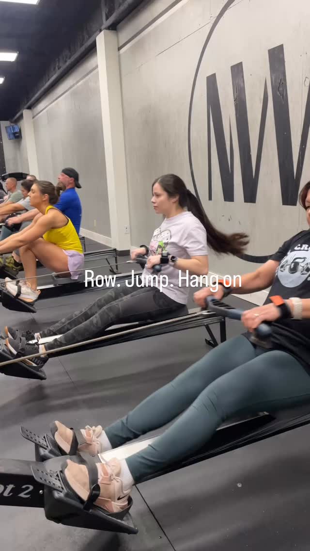 If youâre smiling, you didnât row hard enough. #BoxJumpEnergy #ToesToBar #EarnYourRest