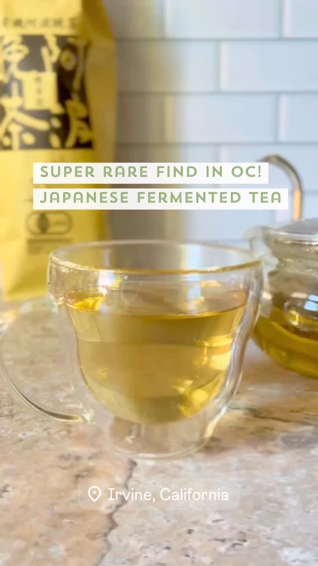 Found a rare Japanese treasure at the Japanology Fair right here in Irvine! 🍵✨
I stopped by the Moff Moff booth (they are a local fermented food specialist!) and picked up this “Awa Bancha.” It’s a unique fermented tea from Tokushima prefecture in Japan. They’ve been making it the traditional, organic way for hundreds of years.
Unlike regular green tea, this undergoes anaerobic fermentation with lactic acid bacteria (similar to how pickles are made!).
Why it’s special:
🌱 Gut Health Powerhouse: Because of the unique fermentation process, it’s loaded with plant-based probiotics (lactobacilli) designed to support your gut microbiome.
🌱 The Taste: It has a distinct, slight sourness (酸味 - sanmi) that is surprisingly refreshing and very easy to drink.
🌱 Sustainable: The owner told me you can even reuse the leaves for a second brew!
It’s gentle, tangy, and feels incredibly nourishing. Have you ever tried fermented tea that wasn’t kombucha? Let me know below! 👇
#AwaBancha #FermentedTea #JapaneseTea #GutHealth #Probiotics #MoffMoff #JapanFair #IrvineCA #TeaLover #腸活 #阿波晩茶 #OCFoodie
アーバインのジャパンフェアで、日本の超レアなお茶を発見!🍵✨
発酵食専門店「Moff Moff」さんのブースで、徳島県の伝統的な発酵茶「阿波晩茶」をゲットしました。何百年も前から変わらない、オーガニックな製法で作られているそうです。
普通の緑茶と違って、これはお漬物のように乳酸菌で発酵させているのが特徴。
ここがすごい:
🌱 最強の腸活ドリンク: 植物性乳酸菌がたっぷり含まれているので、腸内環境を整えるのに最適です。
🌱 味の感想: ほんのりとした独特の「酸味」がありますが、それがまた爽やかで、とても飲みやすい!
🌱 エコ: お店の方によると、茶葉は二煎目まで美味しく飲めるそうです。
優しくて、体が喜ぶ味がします。コンブチャ以外の「発酵茶」、試したことありますか?コメントで教えてください👇