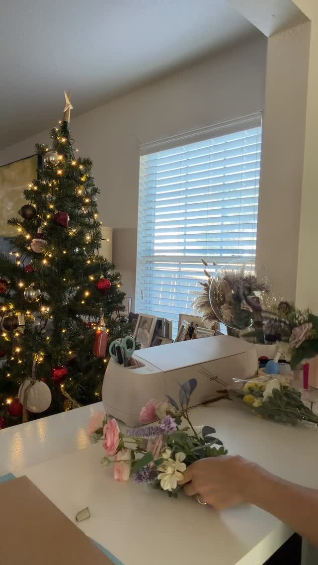 Bobo balloon flower bouquet for my one and only, very special mother-in-law. đ #sanantoniotx #balloonbouquet #birthdaygirl #customlettering