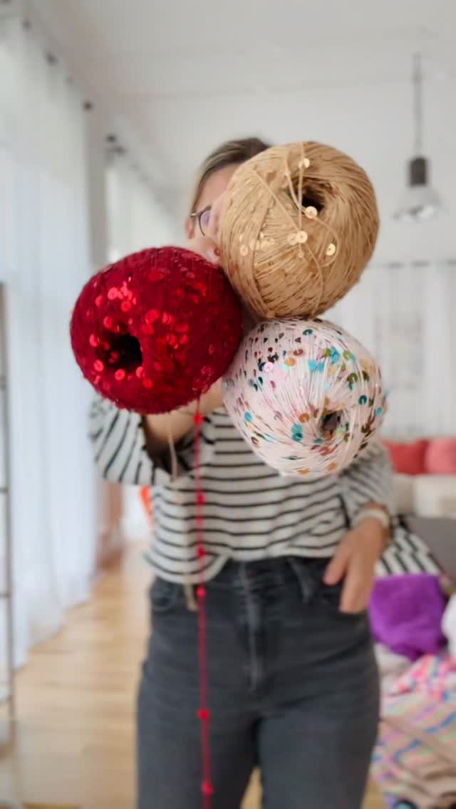 My most important tips for knitting with big sequins ✨
.
.
.
Pattern by me - #casparblousejunior and #camilledress - and available in several languages on my website and ravelry 🙌
.
Wool: Cosmo and Silkhair m by @lanagrossa
.
Advertising
.
#knitting #knittinglove #knittinginstagram #knittinginspiration #knittingismyyoga #knitknitknit #knitstagram #knitspiration #knitter #knittersgonnaknit #nevernotknitting #imakemyownclothes #iloveknitting #handmadefashion #slowfashionmovement #diy #stricken #strickenmachtglücklich #strickenfürkinder #strikk #strikking #strikkedilla #strikkeinspo #tricoter #tricotaddict