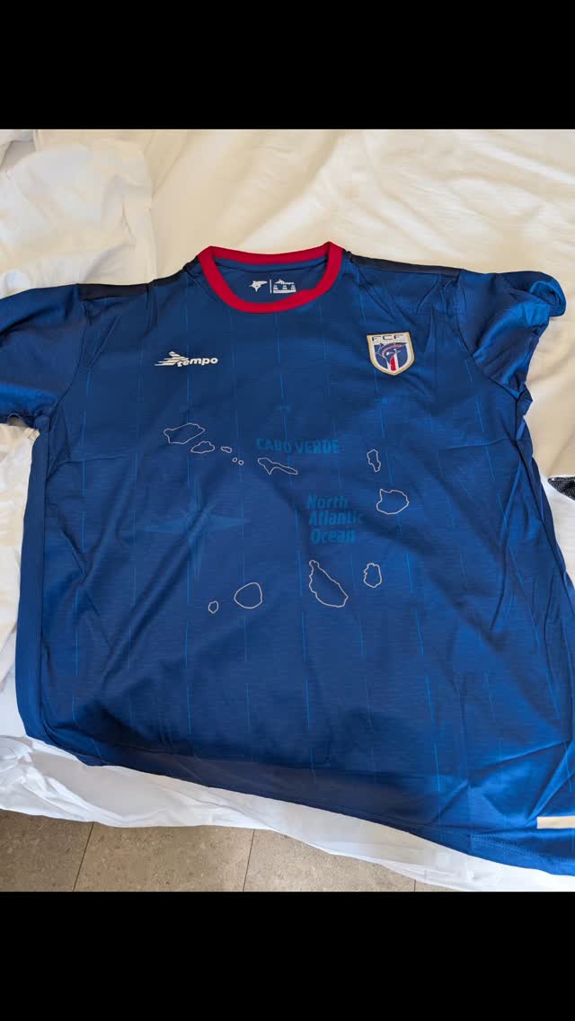With a World Cup coming up, there is only one thing I can do as a resident of #scotland ...
Yes.
Buy a #caboverde🇨🇻 #football shirt! Yasssssss!!!
Mon Cabo Verde! Race ya to the final!!