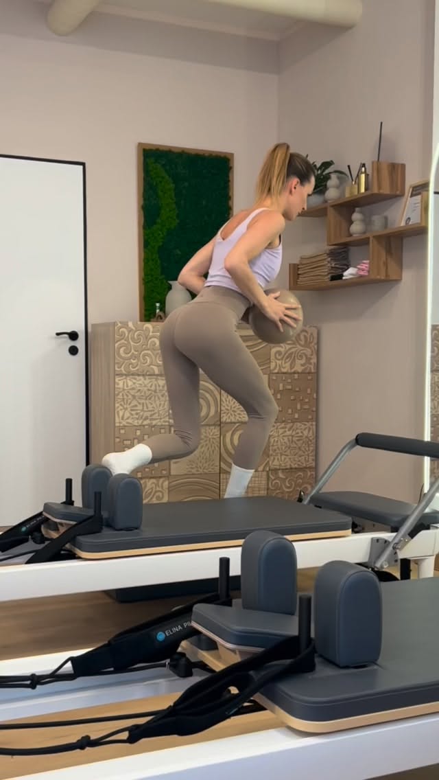 Prostě jen Lower Body Workout Wednesday! 🍑🦵😍
#lowerbody #pilates #reformer