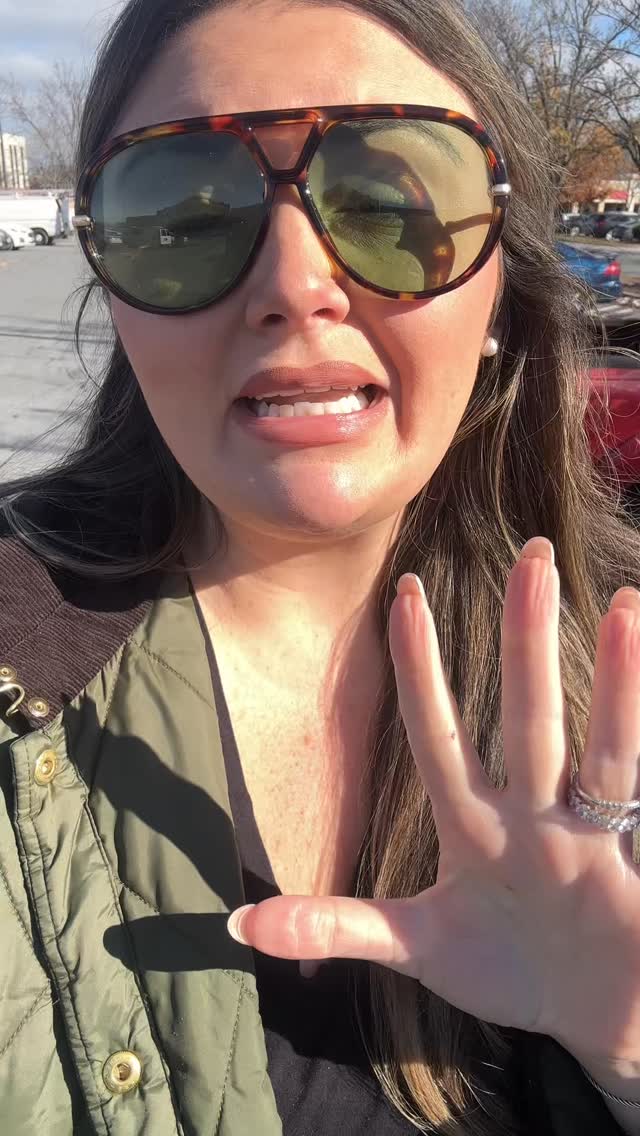 Want a free holiday backdrop? The Lowe’s sleigh is waiting for you! This was such a fun & festive activity for the kiddo. Not to mention the cute gift tag I made with the photos. If you want to make your own holiday backdrop the sleigh is available online for convenient, stress free shopping! Shop the sleigh & my other favorites at the link in my bio!
• @loweshomeimprovement
#lowespartner #ad #holidayphotos