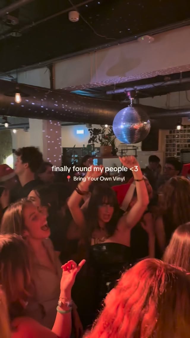 finally found my people <3
š Bring Your Own Vinyl, hosted by Majoris Music
šŗ Re-launching 14th Jan
#vinyl #shoreditch #byov #friends #dj