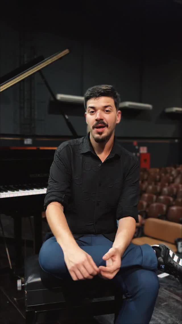 O pianista Felipe Naim, vencedor do Prêmio Prelúdio 2019, faz um convite especial para você viver uma noite única com a OSLI.
Naim interpretará o Concerto para Piano N.2 em Dó Menor de S. Rachmaninoff, uma das obras mais emblemáticas do repertório sinfônico.
🗓 11/12 - Quinta-feira
🕗 20h30
📍 Teatro Vitória
Os ingressos estão sendo vendidos pelo site Eleven Tickets (link na bio) e na bilheteria do Teatro Vitória.
Esperamos você para sentir a força da música de perto no último Concerto da Série Aliança de 2025.
#OSLI30Anos