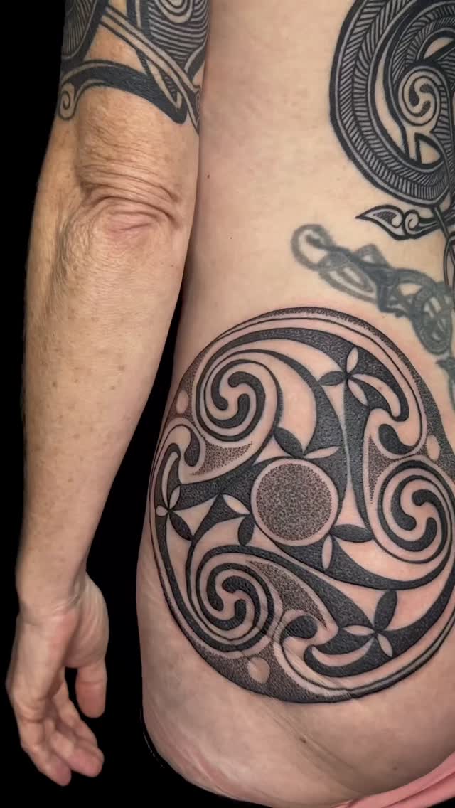 This is a continuing project, building around some existing knotwork tattoos, all inspired by Irish historical designs. The main back piece and the round pieces on the hips are inspired by the Tara Brooch, from about the 7th-8th century. It combines animal knots with la tene style swirls.
-
We are about to add more la tene spirals to her ribs, and I can’t wait to share that. Thank you to the best client!
-
#irishtattoo #latenetattoo #celtictattoo #triplegoddesstattoos