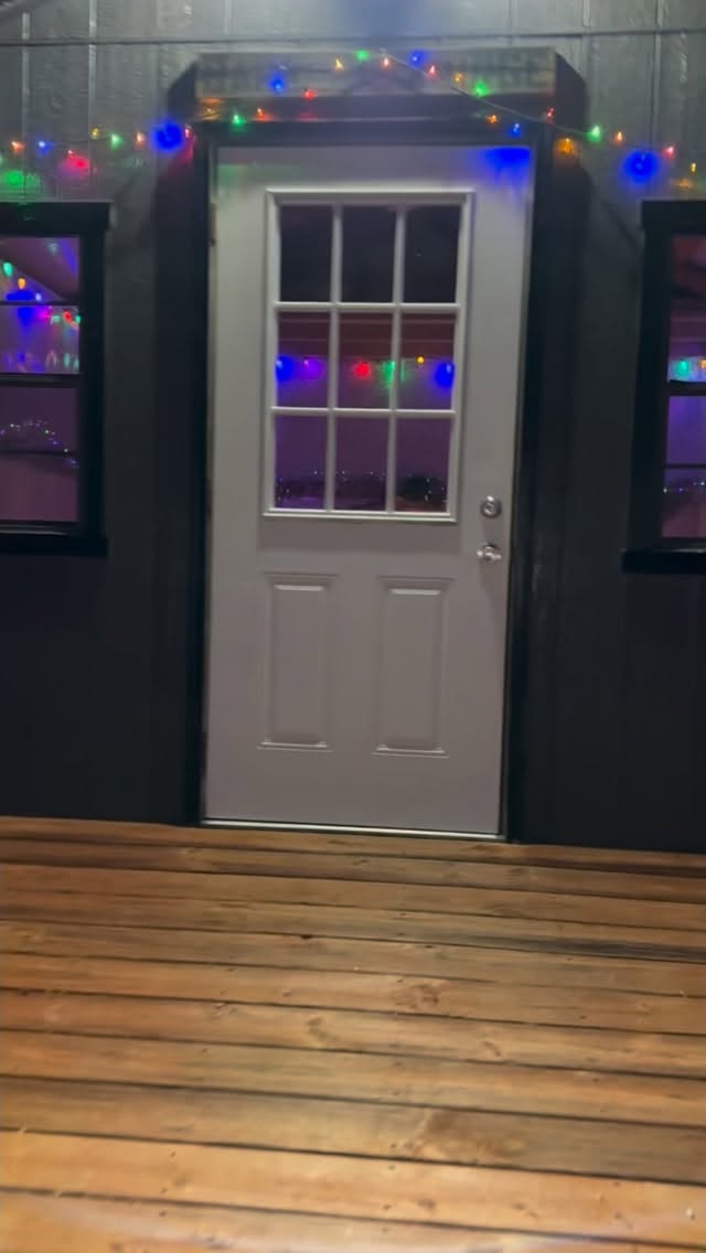 Thank you Bubbles for being tolerant of my silly shenanigans💖💖💖 “You’re perfect, you’re beautiful, you look like Linda Evangelista.”
There is still time to enjoy our Winter Pawderland. It’s about a half mile walk of glowing lights, all the good sniffs for your dog and some cute photo opportunities. See our website for details (link in comments).
We’re also collecting pet food for @sargesanimalrescue ‘s Community Pet Food Pantry through the 20th.
Reactive dog guardians: we have tonight and tomorrow night available for some solo time. Please email us at 3bsinn@gmail.com if interested!
#dogfriendly #travelwithdogs #dogsofasheville #asheville #dogfriendlyhotel #winter #festive #santapaws #dog #rescuedog #reactive #reactivedog #dogmom #dogdad