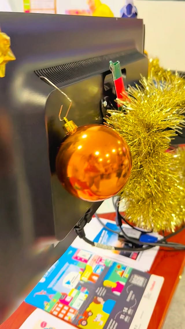 Nos lutins sont venu décoré la Mission Locale avec leur magie ✨
On les remercie chaleureusement ☕️💝